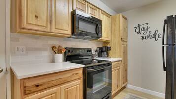 House (2 Bedrooms) | Interior