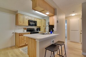 House (2 Bedrooms) | Interior - Lovely Vancouver Retreat w/ Home Gym! (Vancouver)