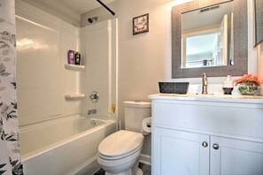 Shower - Updated Five Points Condo ~ Half-mi to Usc! (Columbia)