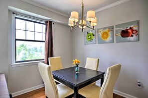 Dining - Updated Five Points Condo ~ Half-mi to Usc! (Columbia)
