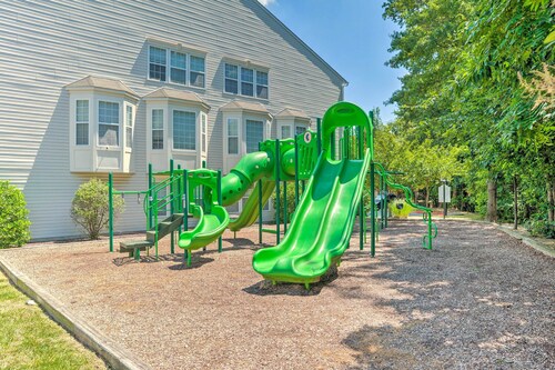 Elkridge Townhome ~ 15 Mi to Dtwn Baltimore!