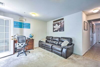 Elkridge Townhome ~ 15 Mi to Dtwn Baltimore!