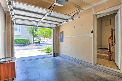 Elkridge Townhome ~ 15 Mi to Dtwn Baltimore!