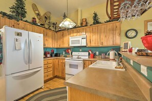 House (3 Bedrooms) | Interior - Rustic Cabin w/ Deck ~ 4 Mi to Old Town Flagstaff! (Flagstaff)