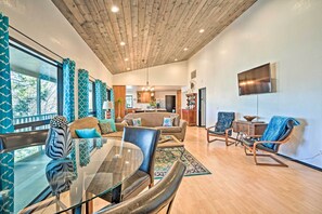 Interior - Mountain Escape - 7 Miles to Mission Ridge Resort! (Wenatchee)