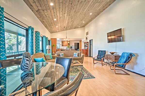 Interior - Mountain Escape - 7 Miles to Mission Ridge Resort! (Wenatchee)