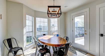 Chic Bentonville Home w/ Patio & Fire Pit!