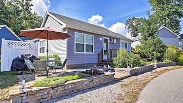 Cottage (2 Bedrooms) | Front of property