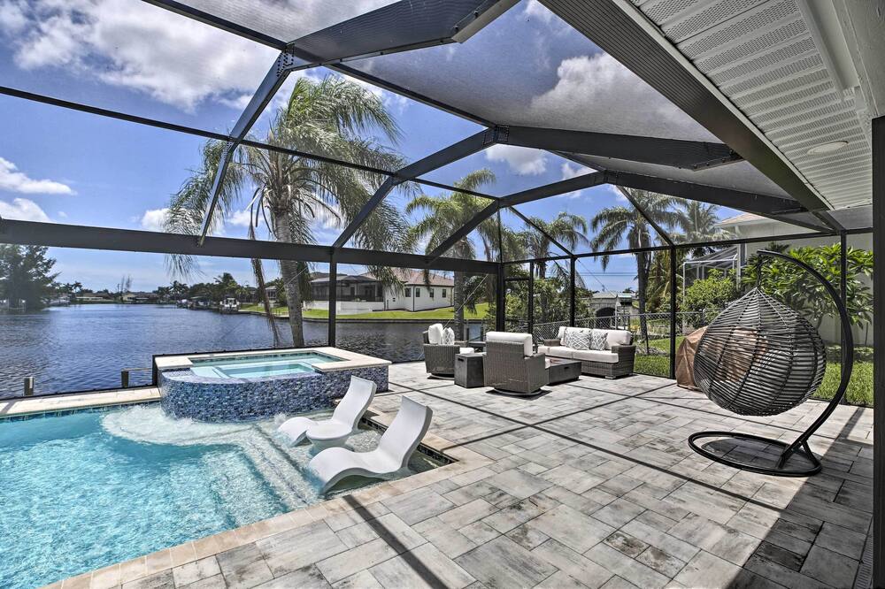 Canal-front Cape Coral Home: Pool & Patio - Punta Blanca Bay, FL