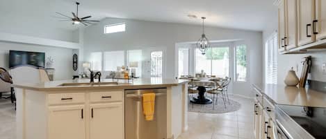 House (3 Bedrooms) | Interior