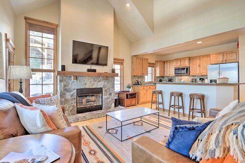 Ski-in/ski-out Donnelly Townhome w/ Hot Tub!