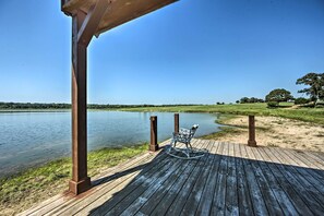 House (1 Bedroom) | Interior - The Deer Cabin Peaceful Refuge in East Texas (Edom)