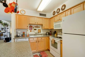 Apartment (2 Bedrooms) | Interior - Southwestern Getaway in Mesa W/patio & Pool Access (Mesa)