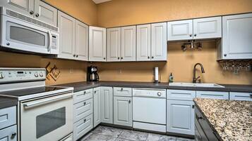 Microwave, oven, kompor, dan mesin pencuci piring