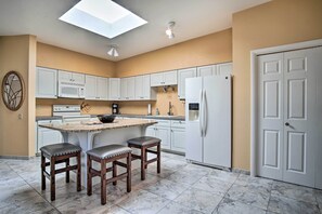 Microwave, oven, stovetop, dishwasher - Serene Green Valley Escape w/ Spacious Patio! (Green Valley)