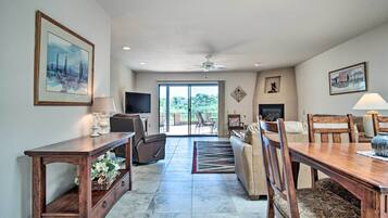 Televisión y chimenea