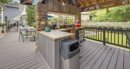 1 Mi to Ocean Isle Beach! Studio w/ Outdoor Oasis
