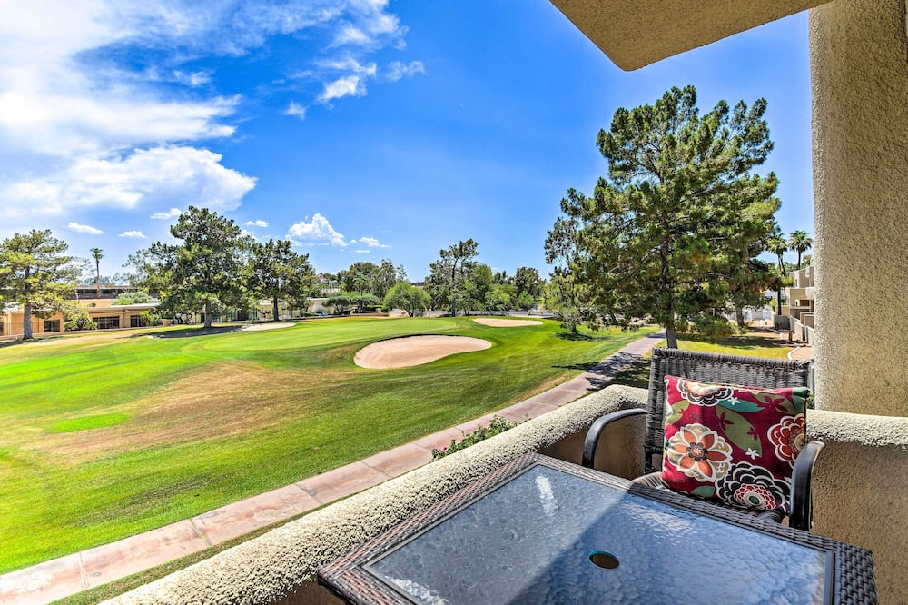 Golf Course Views, Hot Tub Access: Phoenix Home! - Piestewa Peak, AZ