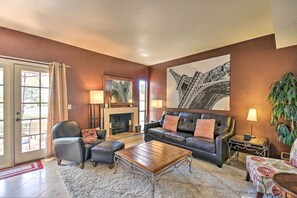 Apartment (2 Bedrooms) | Interior - Golf Course Views, Hot Tub Access: Phoenix Home! (Phoenix)