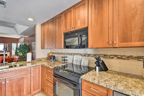 Apartment (2 Bedrooms) | Interior - Golf Course Views, Hot Tub Access: Phoenix Home! (Phoenix)