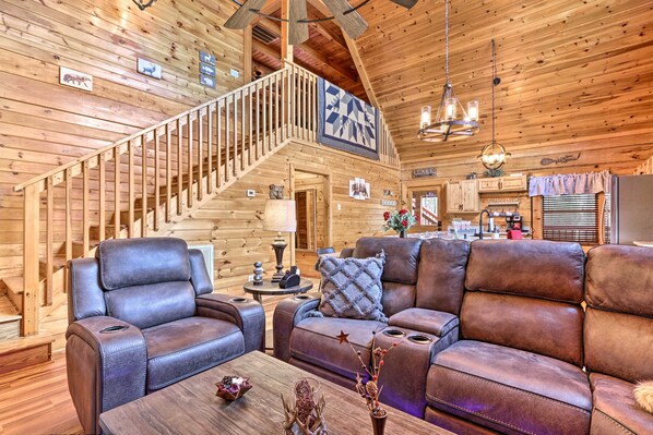 House (3 Bedrooms) | Interior - 'star Lite' Cabin: Hot Tub, Deck & Pool Table (Sevierville)