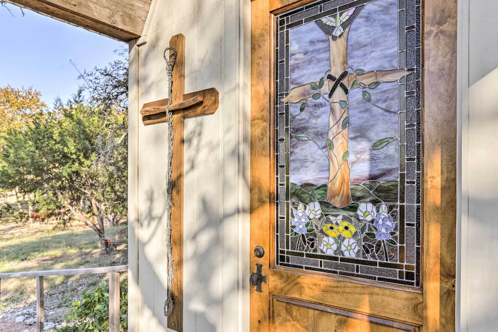 Cozy Texas Retreat w/ Patio, Grill & Fire Pit! - Ingram, TX