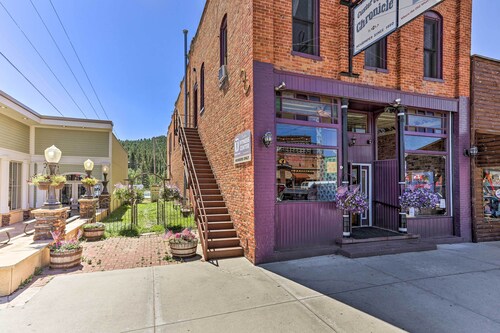 Shop, Hike & Explore! Historic Dtwn Custer Apt
