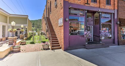 Shop, Hike & Explore! Historic Dtwn Custer Apt