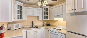 Custer Apt in Heart of Town: Shop, Dine, Hike