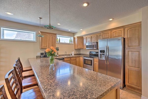 Downtown Yankton Apartment W/ Patio & River View! - Yankton, SD