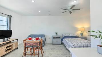 Apartment (0 Bedroom) | Interior