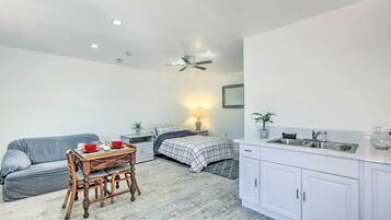 Apartment (0 Bedroom) | Interior