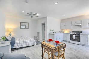 Apartment (0 Bedroom) | Interior