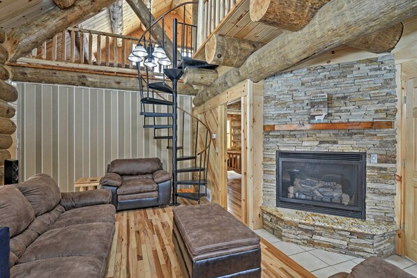 House (2 Bedrooms) | Interior - Custom Log Cabin w/ Deck & 45 Acres By Pine River! (Tustin)