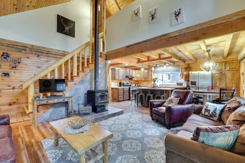 Peaceful Garden Valley Cabin w/ Private Deck!