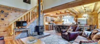 Peaceful Garden Valley Cabin w/ Private Deck!