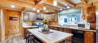 Peaceful Garden Valley Cabin w/ Private Deck!