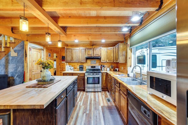House (1 Bedroom) | Interior - Peaceful Garden Valley Cabin w/ Private Deck! (Garden Valley)
