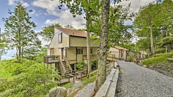 Apartment (3 Bedrooms) | Front of property