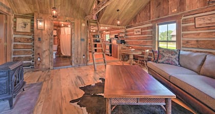 Montana Retreat: Original Hamilton Log Cabin!