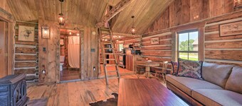 Montana Retreat: Original Hamilton Log Cabin!
