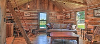 Montana Retreat: Original Hamilton Log Cabin!