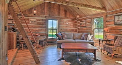 Montana Retreat: Original Hamilton Log Cabin!