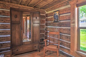 House (1 Bedroom) | Interior - Montana Retreat: Original Hamilton Log Cabin! (Hamilton)