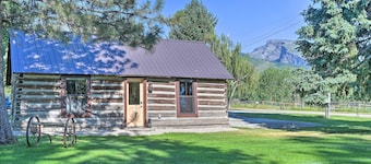 Montana Retreat: Original Hamilton Log Cabin!