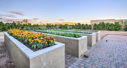 Desert Views, Fire Pit: Serene Phoenix Getaway