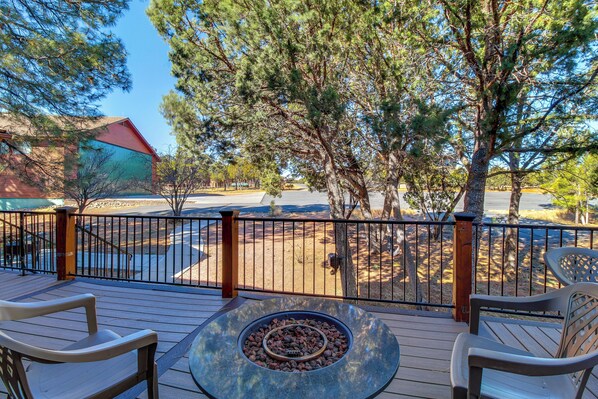 Interior - Near Hiking: 'ponderosa Paradise' Overgaard Cabin (Overgaard)