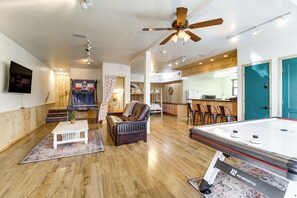 Interior - Near Hiking: 'ponderosa Paradise' Overgaard Cabin (Overgaard)