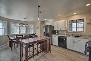 House (3 Bedrooms) | Interior