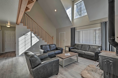 Interior. Family Home in Flagstaff w/ Surrounding Mtn Views!